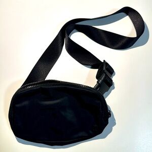 Lululemon Everywhere Belt Bag 1L